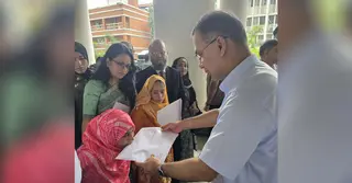 প্রতিবন্ধী তিন ব্যক্তিকে নিয়োগপত্র তুলে দিলেন প্রধানমন্ত্রী